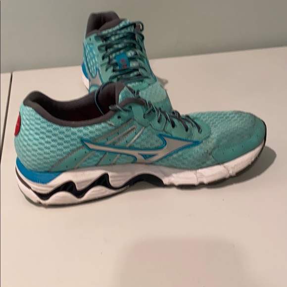 Mizuno Women’s Size 8.5 - Picture 3 of 7